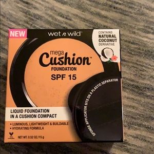 Wet and Wild cushion foundation NIB